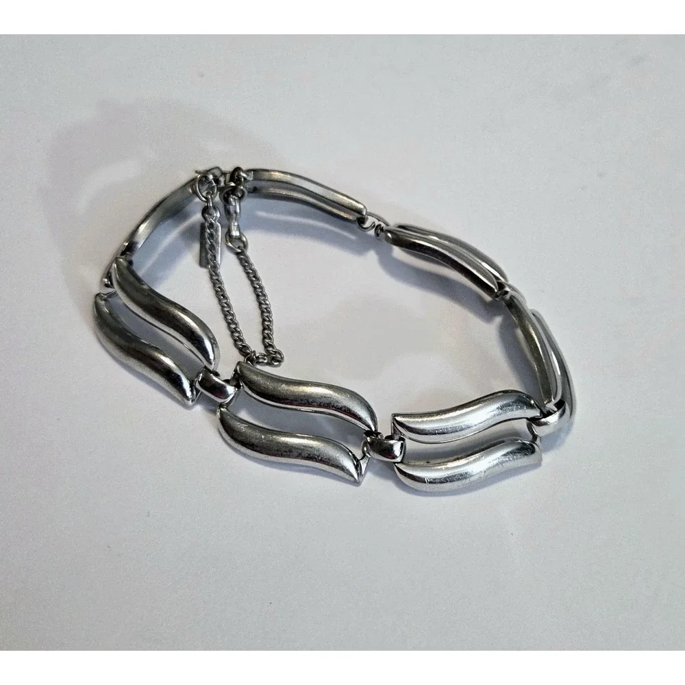 Vintage MONET Wavy‎ Link Silver Tone Bracelet Safety Chain 7